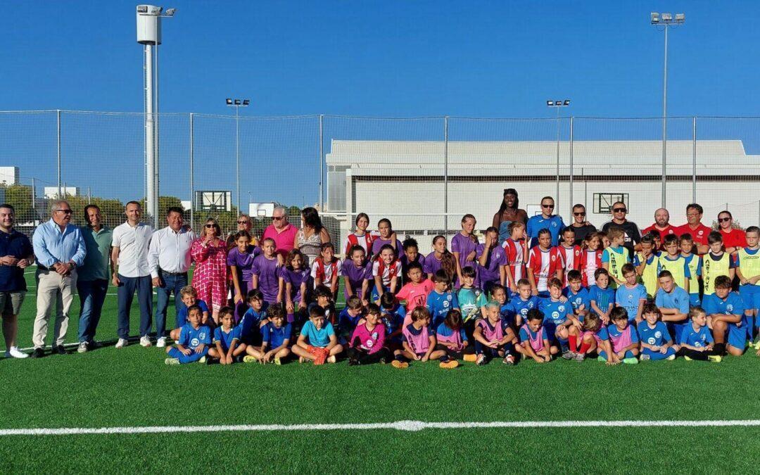 Gran Alacant ya tiene su campo de fútbol de césped artificial