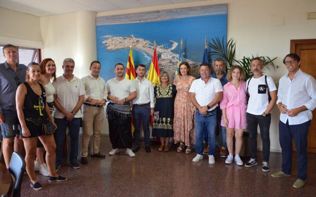 Representantes de la ciudad hermanada de Alcantarilla nos visitan para conocer las fiestas de Santa Pola