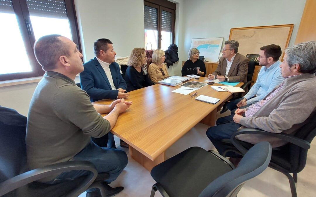 La alcaldesa se reúne en Santa Pola con el director general de Puertos para tratar varios asuntos pendientes de solución