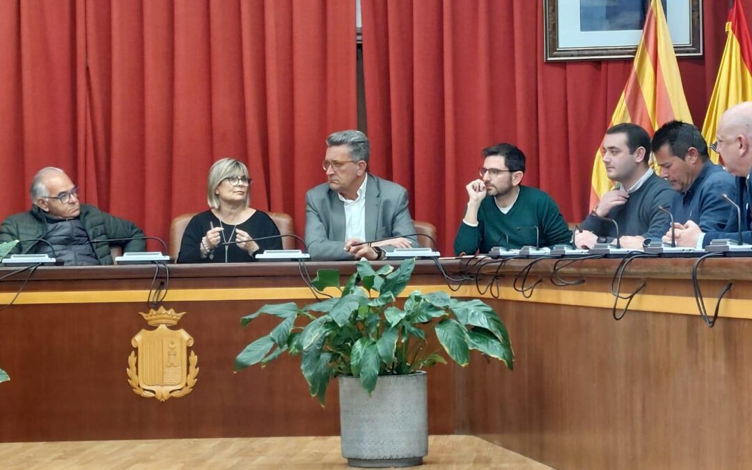 El director general de Puertos se reúne con la alcaldesa y las tabarqueras para dar solución a las obras de la estación marítima