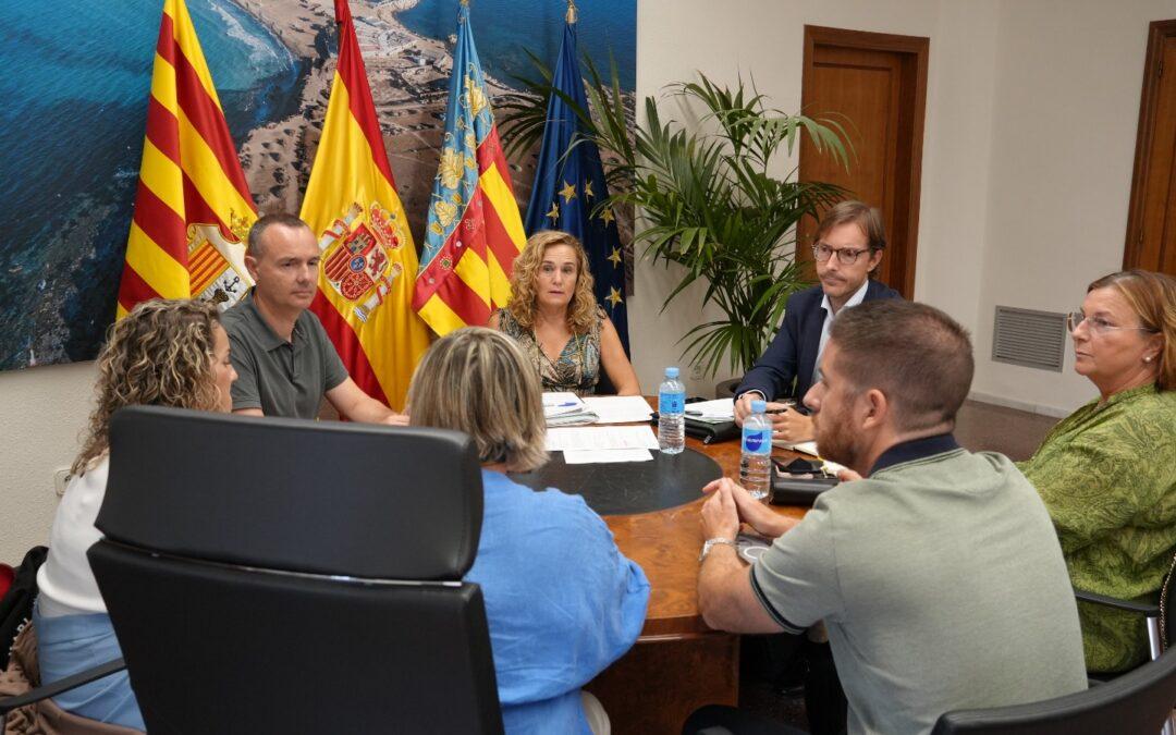 Reunión en Santa Pola con la construcción y reforma de colegios e institutos sobre la mesa