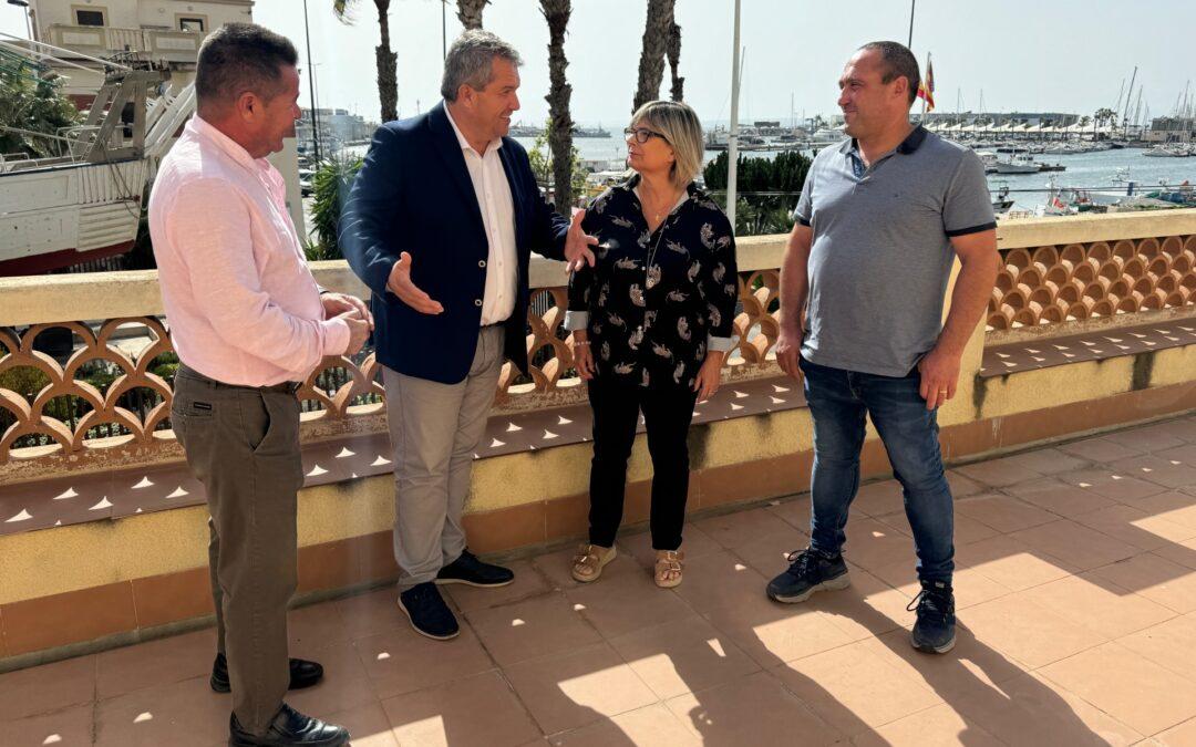 El director general de Pesca visita Santa Pola para atender las reivindicaciones de un sector pesquero que se juega la supervivencia