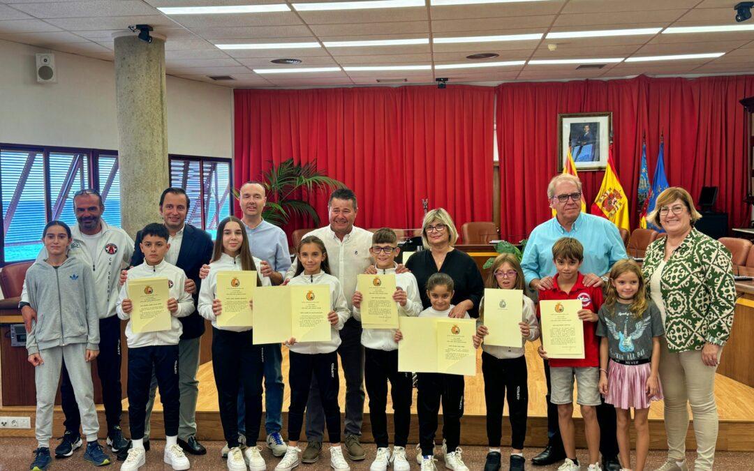 Reconocimiento a jóvenes deportistas de Santa Pola por sus excelentes resultados