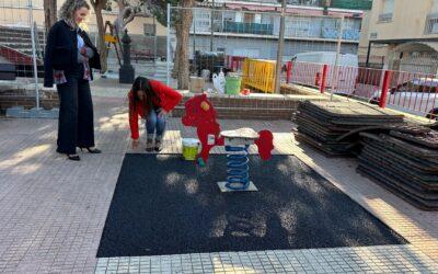 El Ayuntamiento de Santa Pola renueva el parque infantil junto al colegio Hispanidad