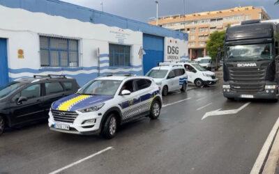 Dos trailers parten hacia Valencia con productos de ayuda desde Santa Pola