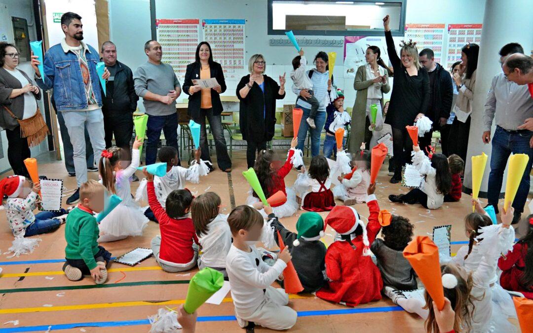 Los niños de Santa Pola empiezan sus navidades con el “día del cartucho”