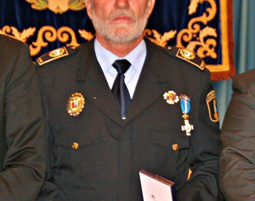 El ple aprova restituir l’honor i la dignitat del policia Pascual Linares Amorós i li nomena fill adoptiu de Santa Pola a títol pòstum