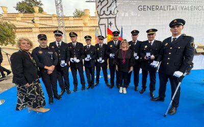 Nueve policías locales de Santa Pola han recibido hoy la condecoración de la Generalitat Valenciana