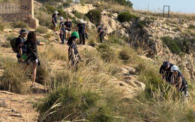 Jornada de voluntariat per a netejar el vessant del cap de Santa Pola amb motiu del Dia Mundial de la Mare Terra