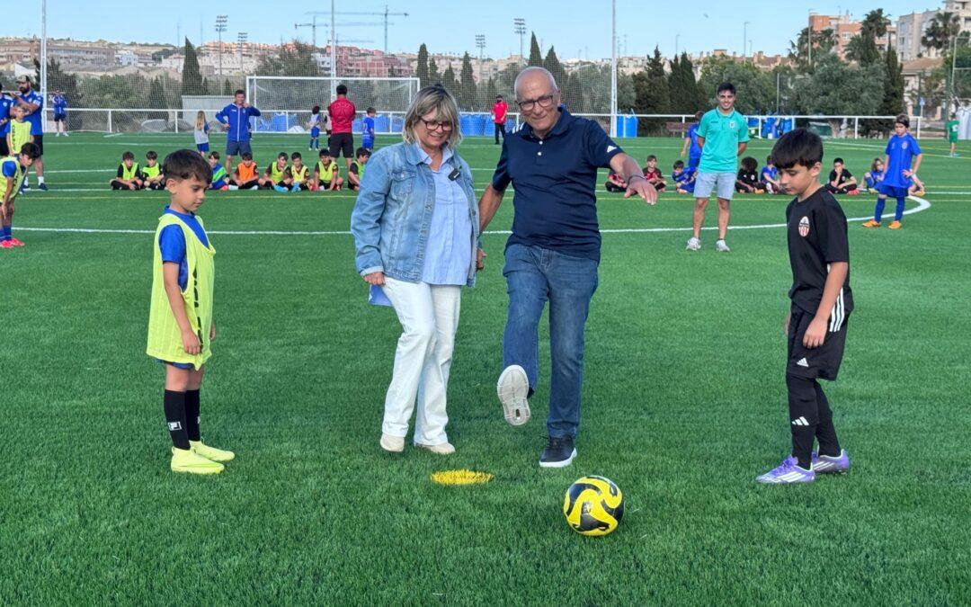 La Concejalía de Deportes invierte 160.000 euros en la renovación del césped artificial del campo de fútbol El Monsa