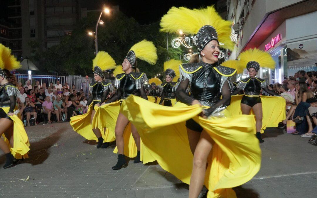 El popular desfile multicolor refleja la esencia de la fiesta santapolera