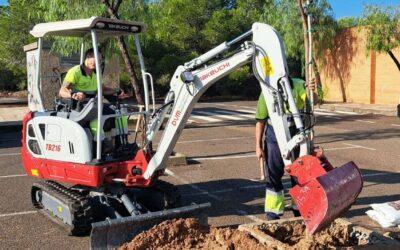 Más sombra para el aparcamiento del cementerio nuevo con la plantación de 20 moreras